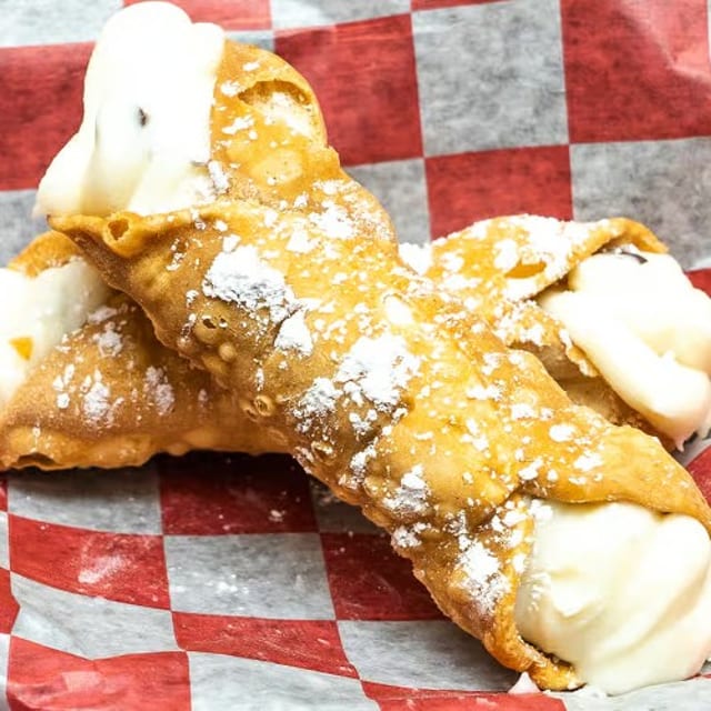 Cannoli.